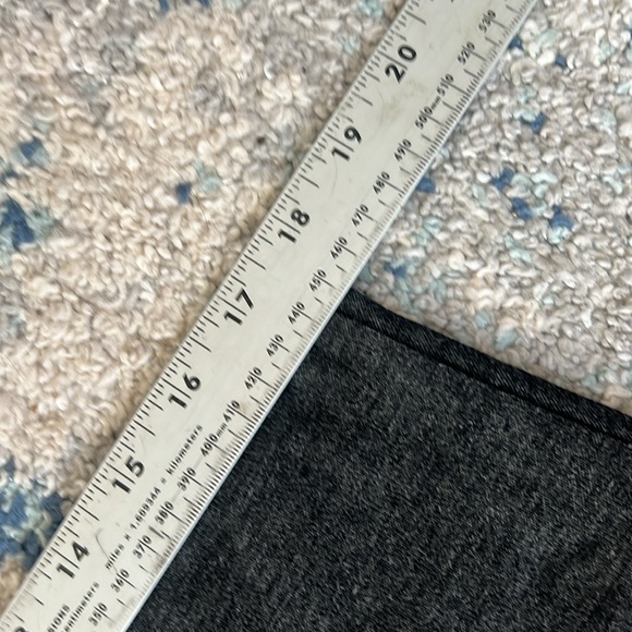 Eileen Fisher mini skirt love love but too big 🥲 classic and a staple for your - Picture 4 of 5